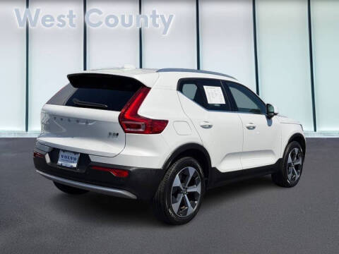 2025 Volvo XC40 B5 Plus Bright Theme