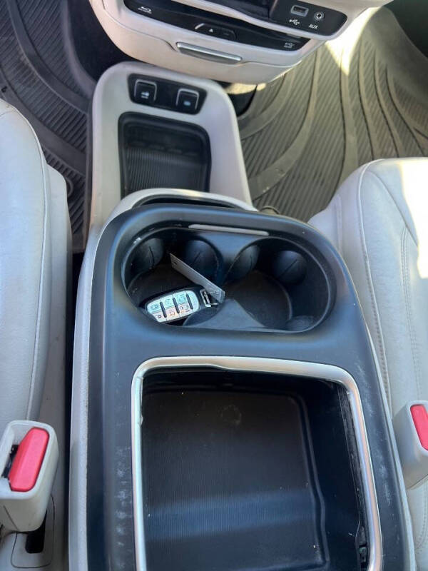 2017 Chrysler Pacifica Touring-L Plus