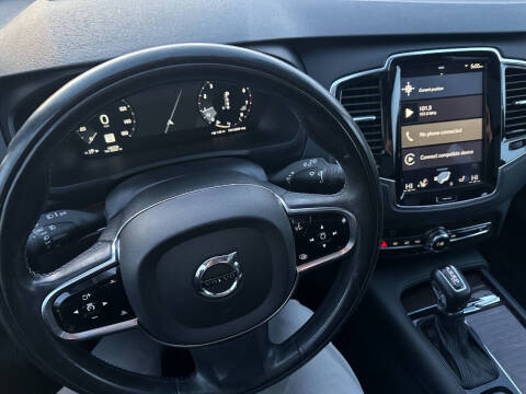 2016 Volvo XC90 T6 Momentum