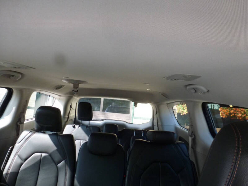2017 Chrysler Pacifica Touring-L Plus