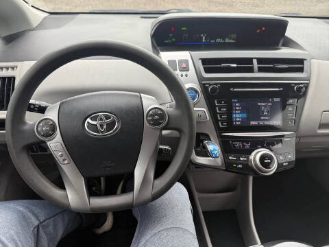 2017 Toyota Prius v Three