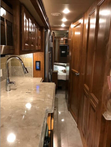 2017 Tiffin Phaeton 40AH