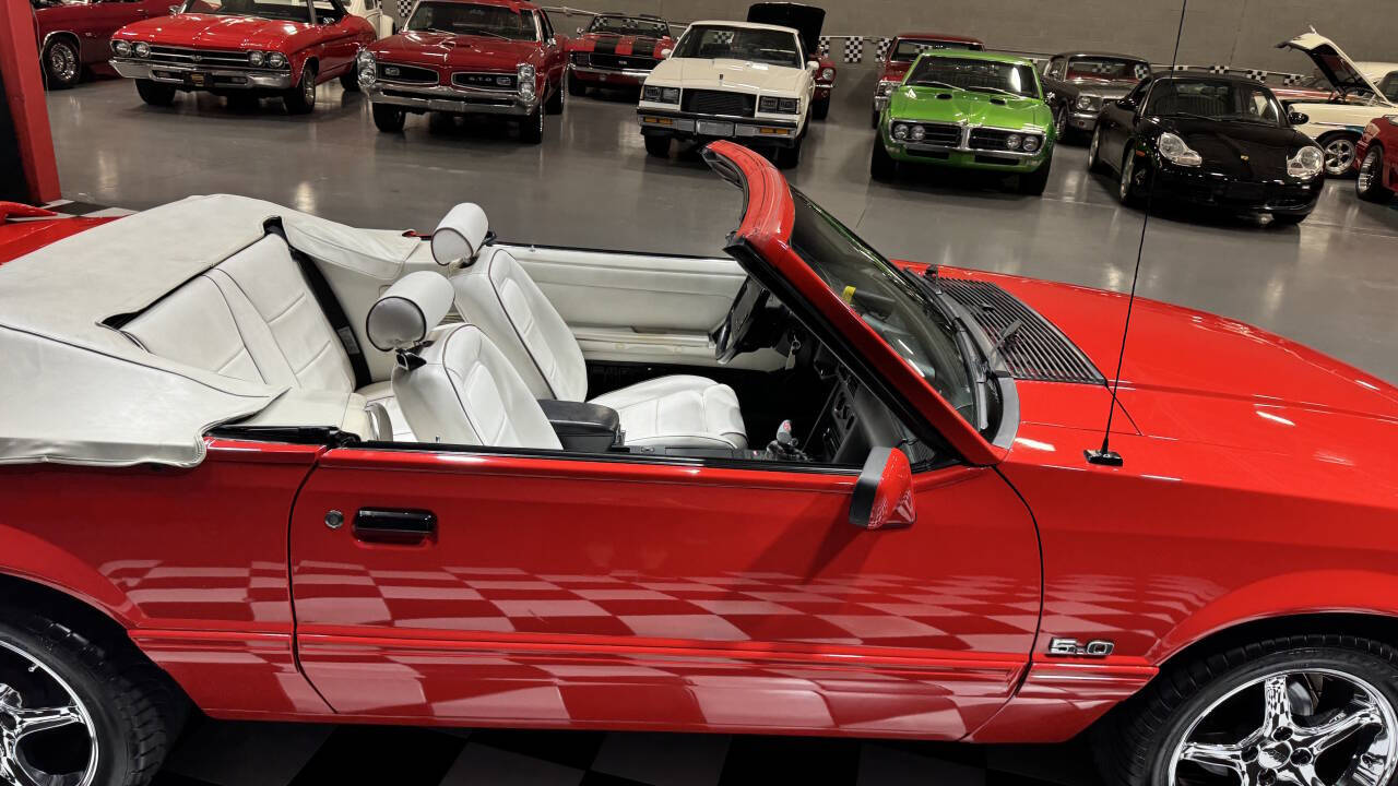 1992 Ford Mustang 23