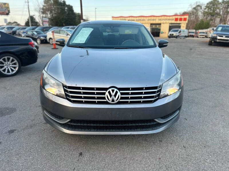 2013 Volkswagen Passat SE photo 2