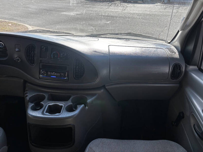 2004 Ford E-Series E-350 SD