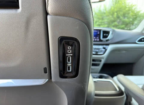 2017 Chrysler Pacifica Touring-L Plus