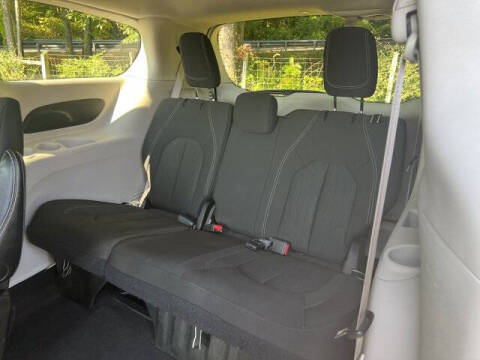 2022 Chrysler Voyager LX