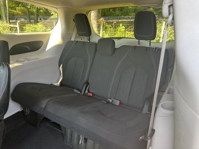 2022 Chrysler Voyager LX