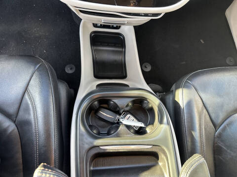 2017 Chrysler Pacifica Touring-L