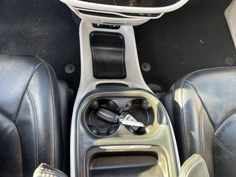 2017 Chrysler Pacifica Touring-L