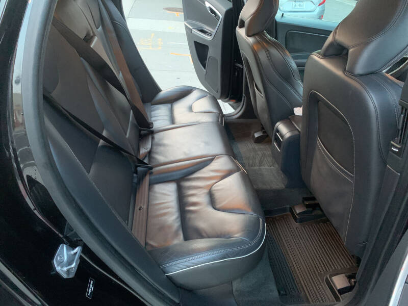 2016 Volvo XC60 T6 Drive-E R-Design