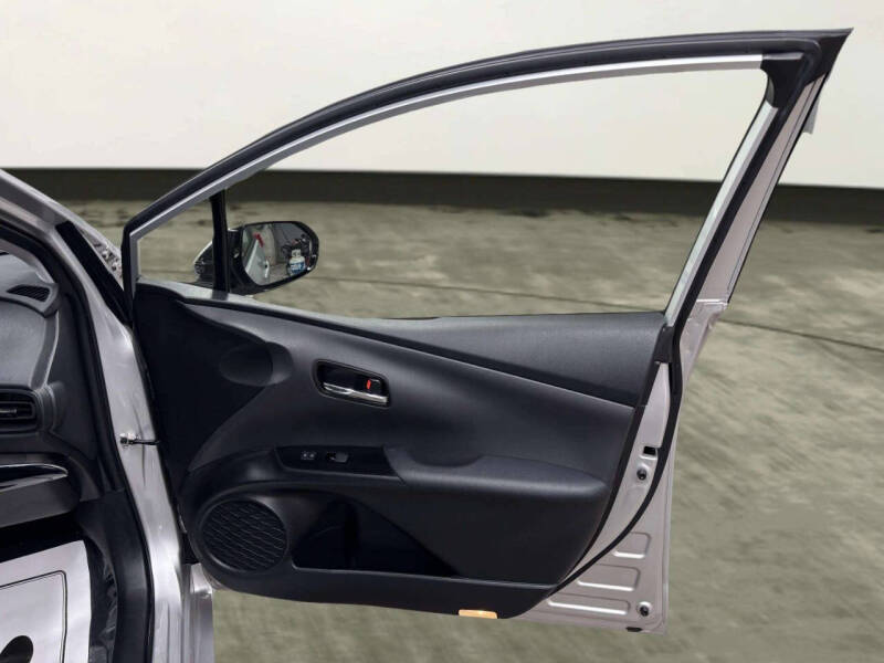2019 Toyota Prius L Eco