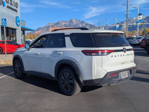 2023 Nissan Pathfinder SV