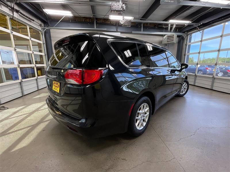 2017 Chrysler Pacifica LX