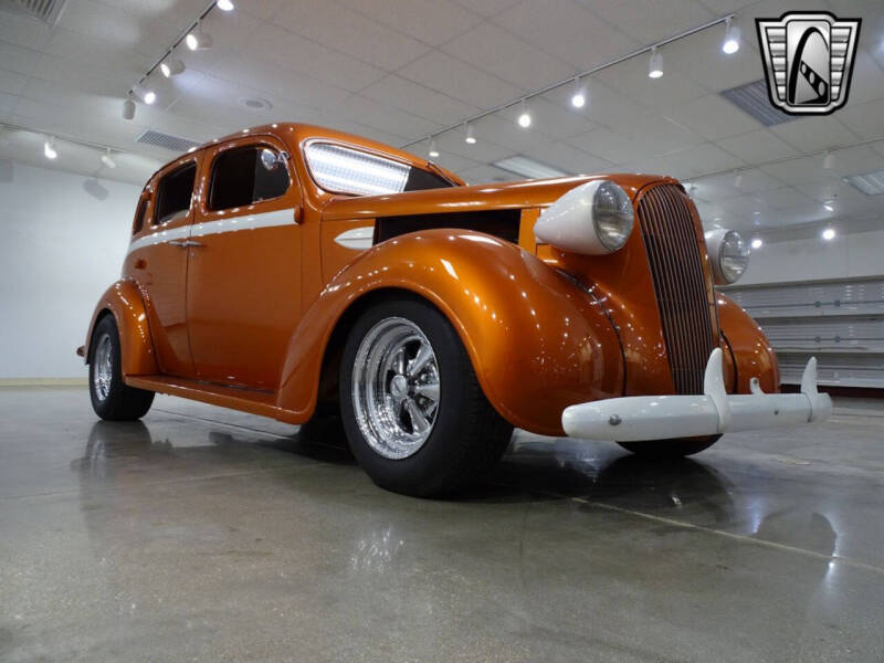 1937 Plymouth P4