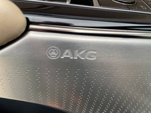 2024 Cadillac LYRIQ Luxury 3