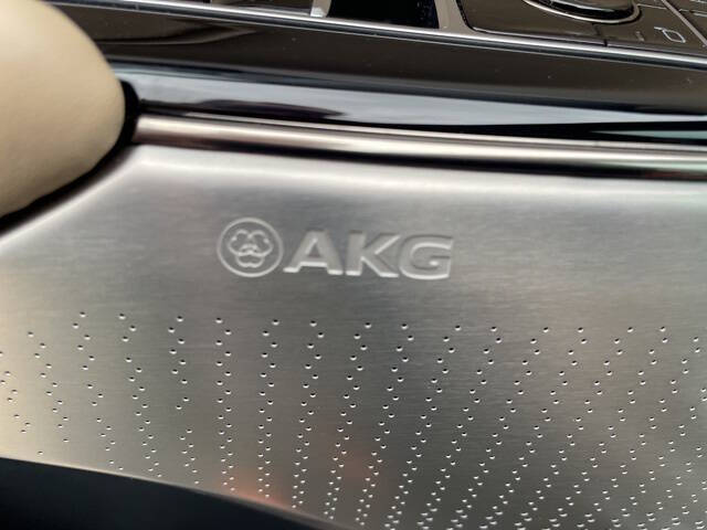 2024 Cadillac LYRIQ Luxury 3