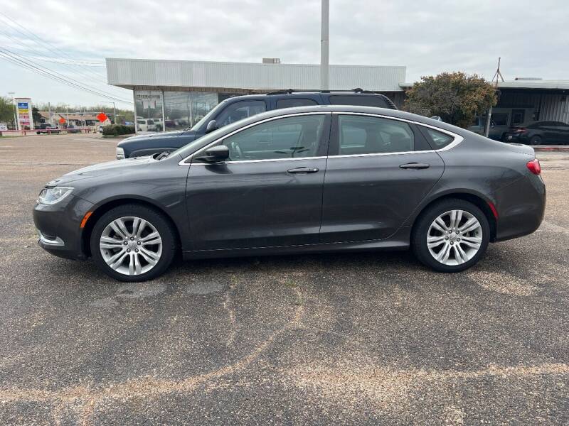 2015 Chrysler 200 for sale at Tracy's Auto Sales in Waco TX