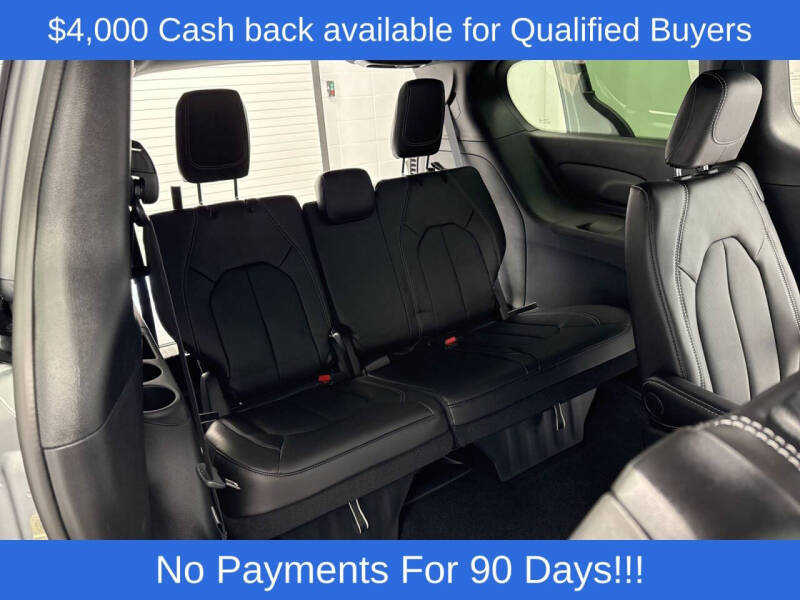 2026 Chrysler Pacifica Select