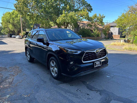 2020 Toyota Highlander LE