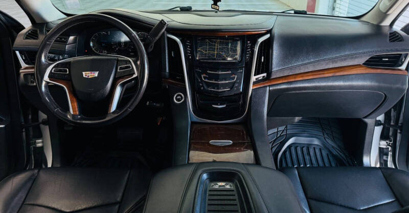 2019 Cadillac Escalade Luxury photo 17