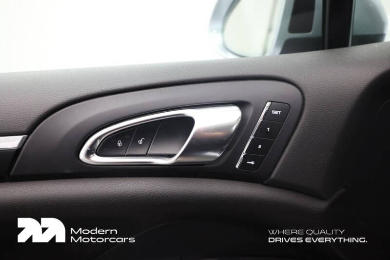 2017 Porsche Cayenne Platinum Edition