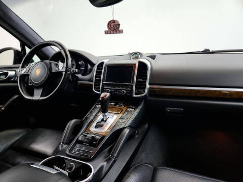 2013 Porsche Cayenne GTS