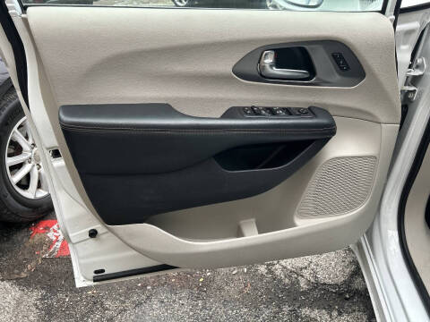 2020 Chrysler Pacifica Touring L