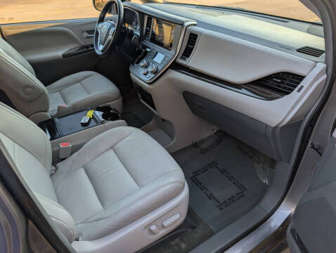 2017 Toyota Sienna XLE 8-Passenger