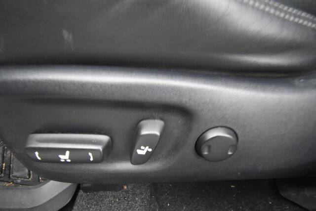 2015 Toyota Prius v Five