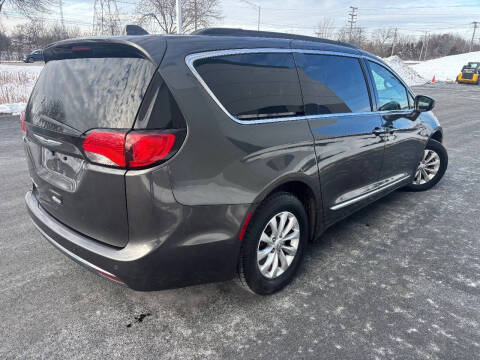 2017 Chrysler Pacifica Touring Plus