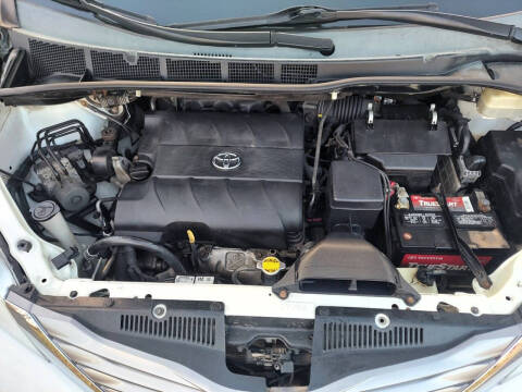 2015 Toyota Sienna XLE Premium 7-Passenger