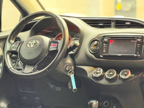 2015 Toyota Yaris 5-Door SE