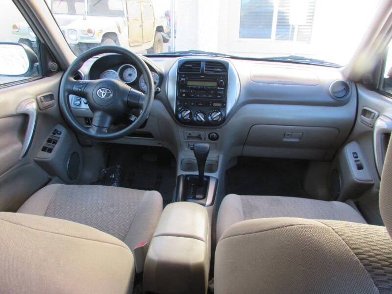 2005 Toyota RAV4 Base photo 23