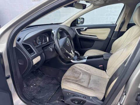 2016 Volvo XC60 T6 Drive-E