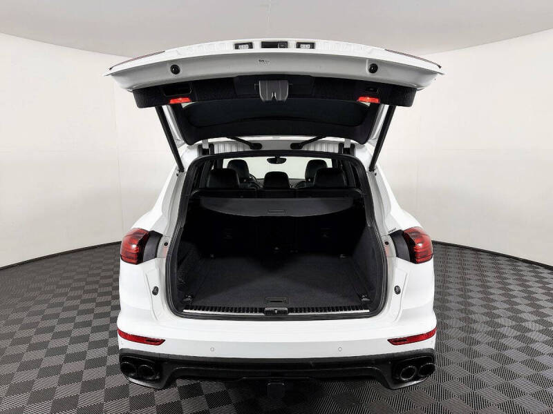 2017 Porsche Cayenne Platinum Edition