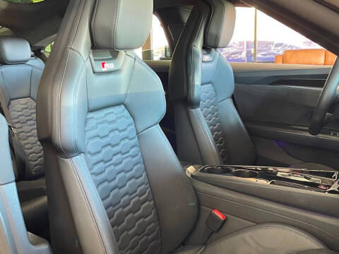 2023 Audi e-tron GT quattro Premium Plus