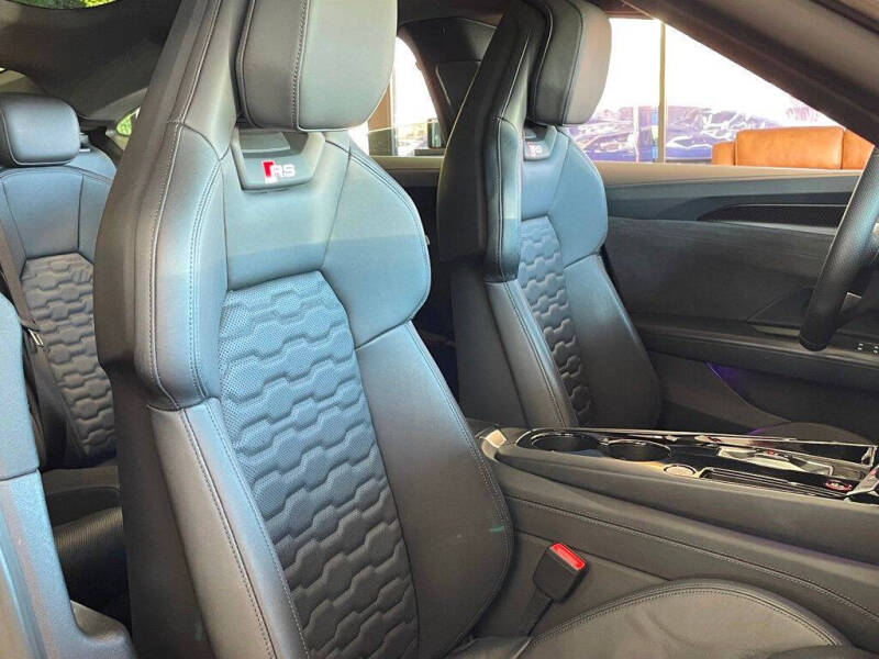 2023 Audi e-tron GT quattro Premium Plus