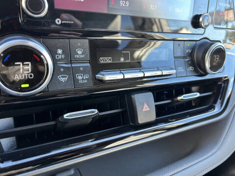 2022 Toyota Highlander LE