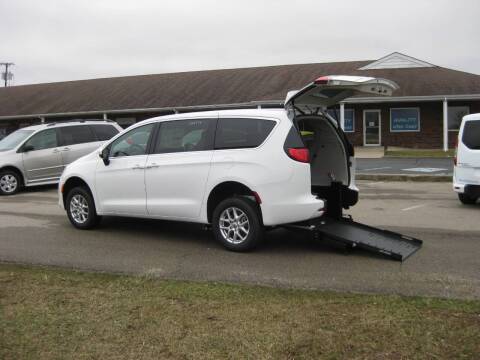 2022 Chrysler Voyager for sale at AutoFarm Mobility in Daleville IN