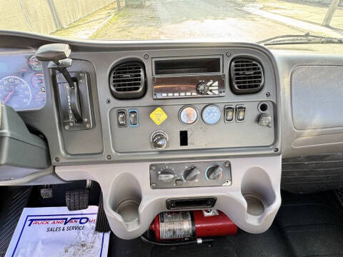 2018 Freightliner M2 106