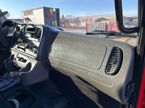 2005 Freightliner M2 106