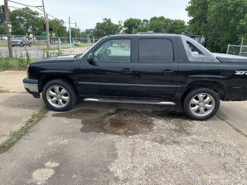 2006 Chevrolet Avalanche for sale at Hall's Motor Co. LLC in Wichita KS