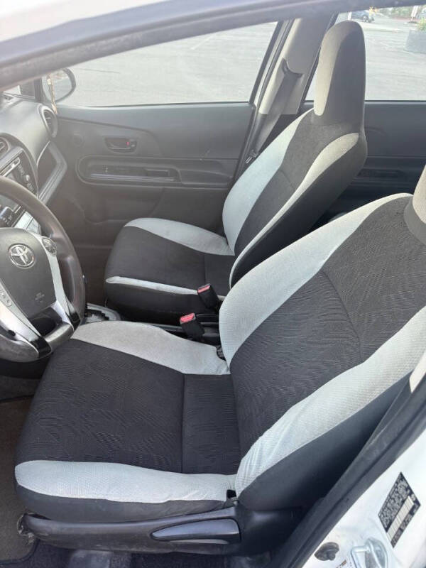 2017 Toyota Prius c One