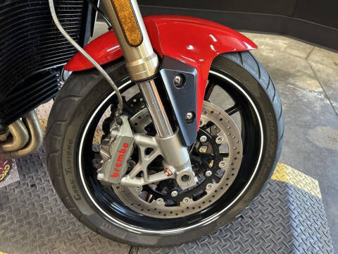 2017 Triumph Speed Triple S ABS Diablo Red