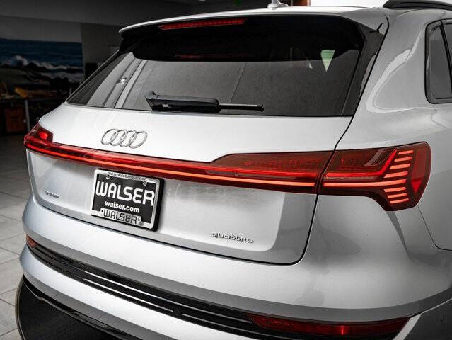 2022 Audi e-tron quattro Premium