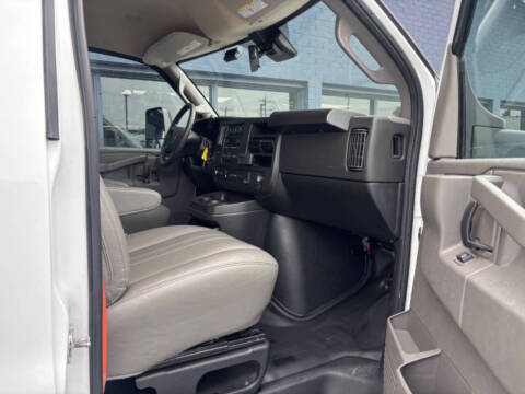 2024 Chevrolet Express Reefer Van