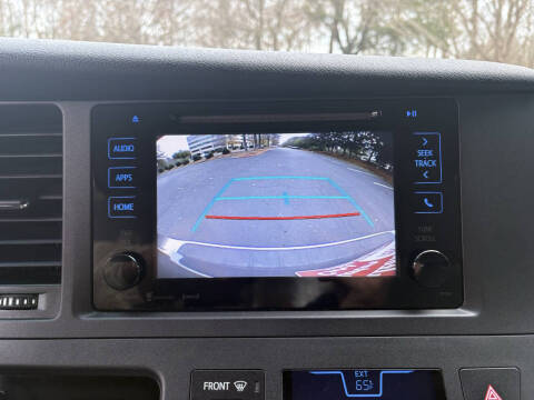 2017 Toyota Sienna LE 7-Passenger Auto Access Seat