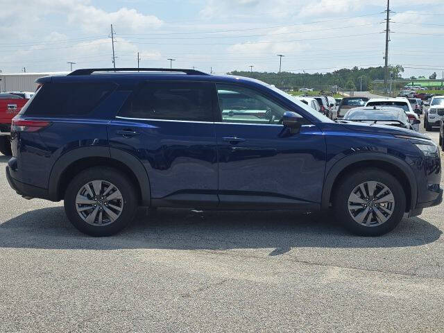 2023 Nissan Pathfinder SV