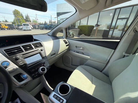 2014 Toyota Prius v Three
